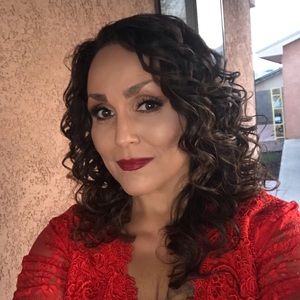 Meet your Posher, Raquel